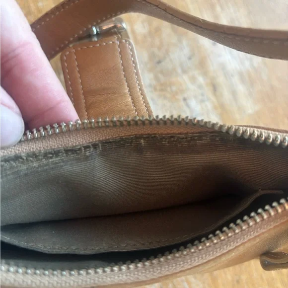 Coach Hamptons 7542 Camel Leather Shoulder Bag - Picture 10 of 15